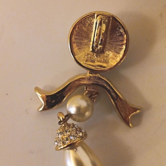 Princess Michaela Von Habsburg Pendant and Necklace.Old Money, Quiet Elegance - Picture 11 of 13